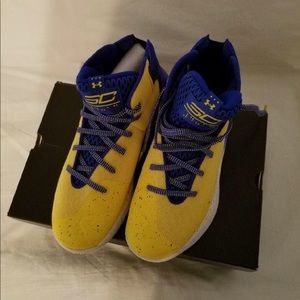 Kids/Boys Size 6 Steph Curry Under Armor  Sneakers